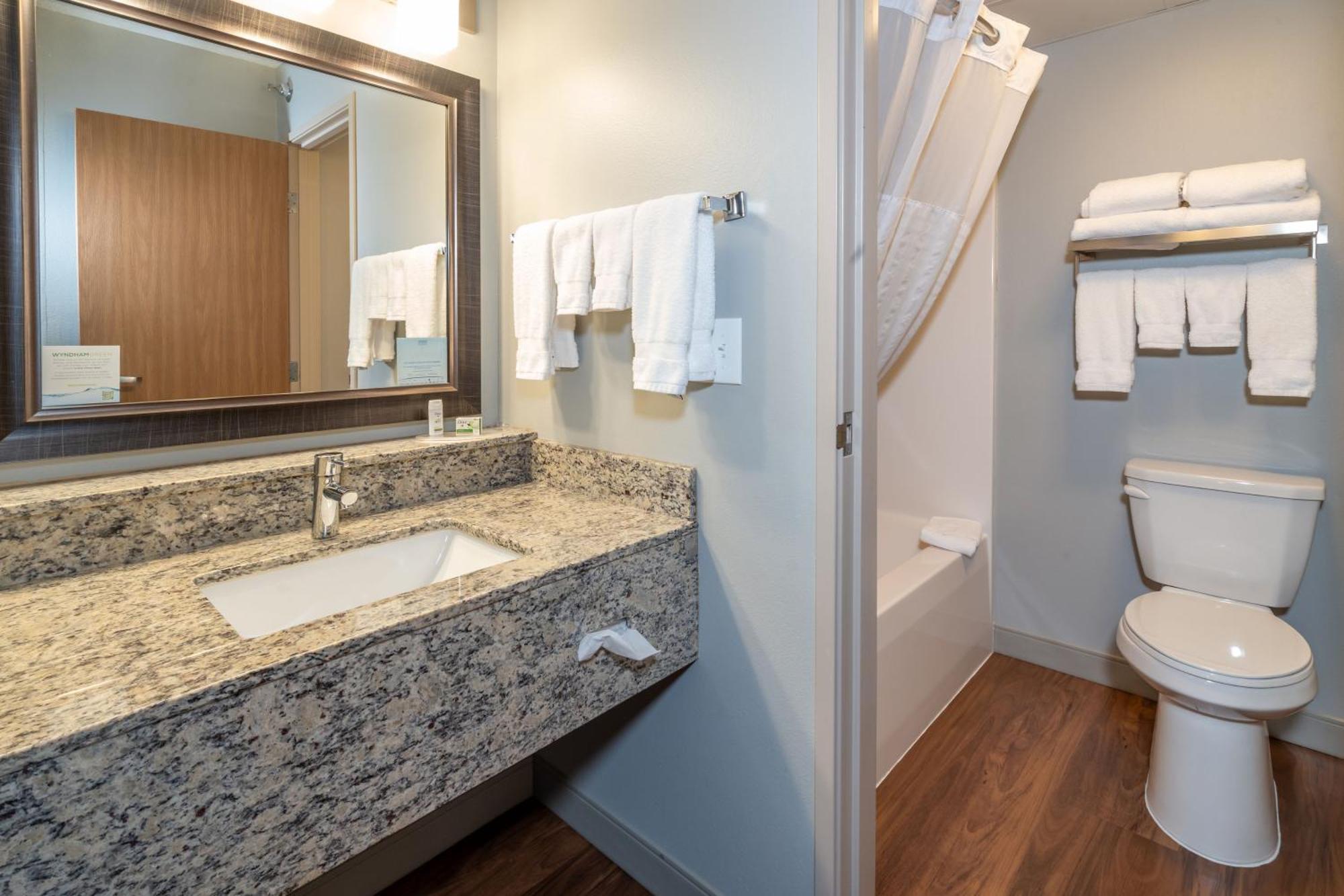 Americinn By Wyndham Valley City Conference Center Bagian luar foto